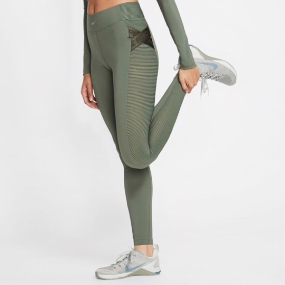 nike pro aeroadapt women's tights